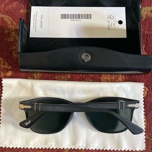 Persol wayfarer sunglasses. Polarized lenses